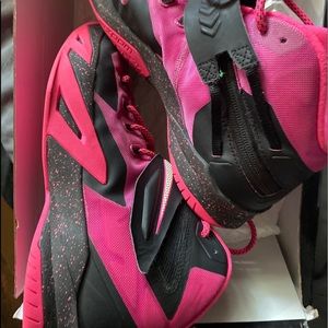 Lebrons breast cancer awareness men’s sneakers